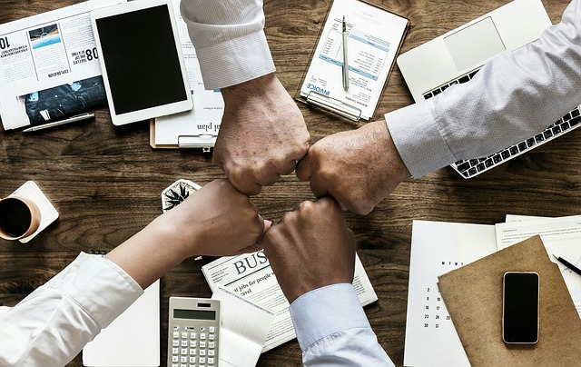 Praca w międzynarodowych korporacjach i organizacjach Praca w międzynarodowych korporacjach i organizacjach