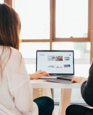 Dlaczego warto założyć sklep internetowy na Shopify i jak to zrobić